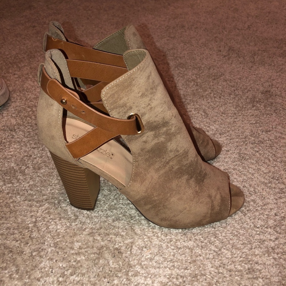 Shoe Dazzle Wedges